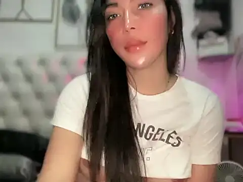 Snapshot of kristinestar chatting on 11-13-25, 02:04 kristinestar online show from 11-13-25, 02:04