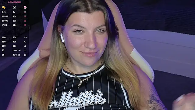 Snapshot of Fairy__Sofia chatting on 02-18-25, 02:38 Fairy Sofia online show from 02-18-25, 02:38