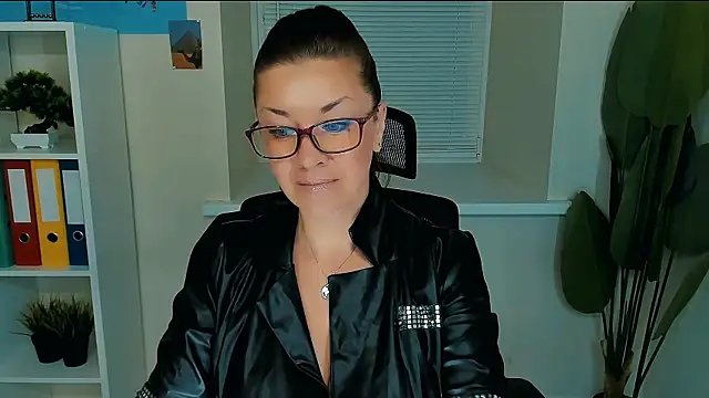 AnaMills online show from 09-13-25, 10:04