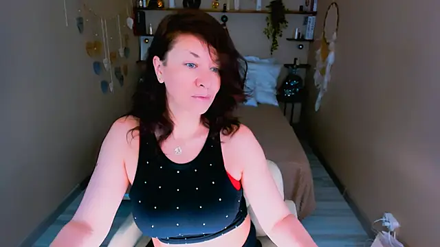 AnaMills online show from 12-16-25, 10:19