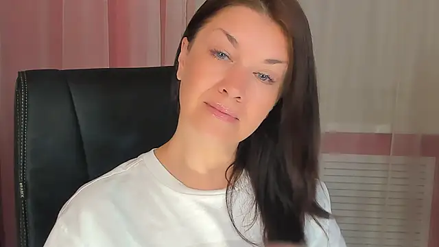 Snapshot of AnaMills chatting on 06-19-26, 08:36 AnaMills online show from 06-19-26, 08:36