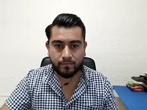 Snapshot of youmanhorny chatting on 06-17-26, 04:17 youmanhorny online show from 06-17-26, 04:17