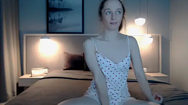 ShySchoolGirl online show from 10-21-25, 08:52