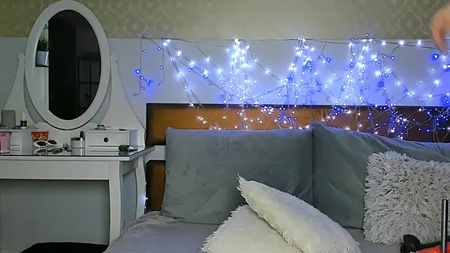 MiaBeeXX online show from 03-29-26, 05:47