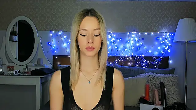 MiaBeeXX online show from 10-29-25, 11:31