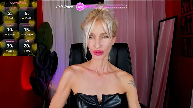 Snapshot of CindySw chatting on 10-18-25, 10:17 CindySw online show from 10-18-25, 10:17