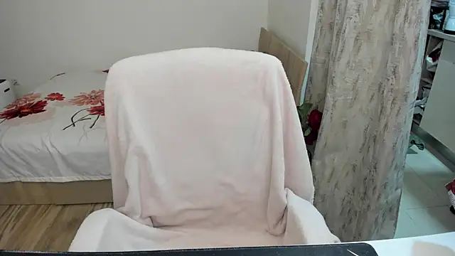 KrissLoona online show from 06-11-26, 09:56