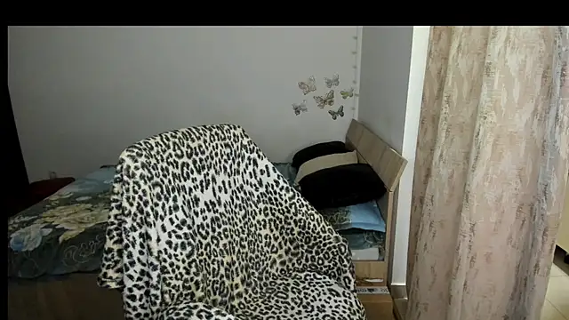 KrissLoona online show from 12-01-25, 04:19