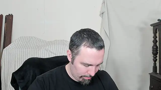 Snapshot of Metalstud chatting on 02-14-26, 03:51 Metalstud online show from 02-14-26, 03:51