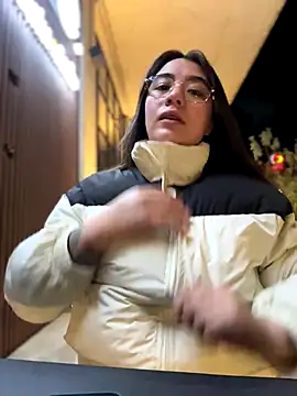 Snapshot of vaneelee chatting on 11-12-25, 03:54 vaneelee online show from 11-12-25, 03:54