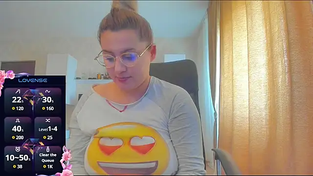 Snapshot of hot_evil_queen chatting on 03-12-25, 08:19 hot evil queen online show from 03-12-25, 08:19