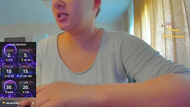 Snapshot of hot_evil_queen chatting on 10-19-25, 07:33 hot evil queen online show from 10-19-25, 07:33