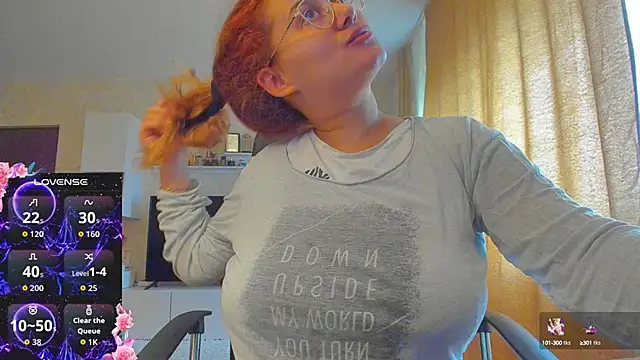 Snapshot of hot_evil_queen chatting on 10-07-25, 10:49 hot evil queen online show from 10-07-25, 10:49