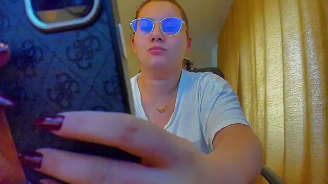 hot evil queen online show from 12-22-25, 08:47