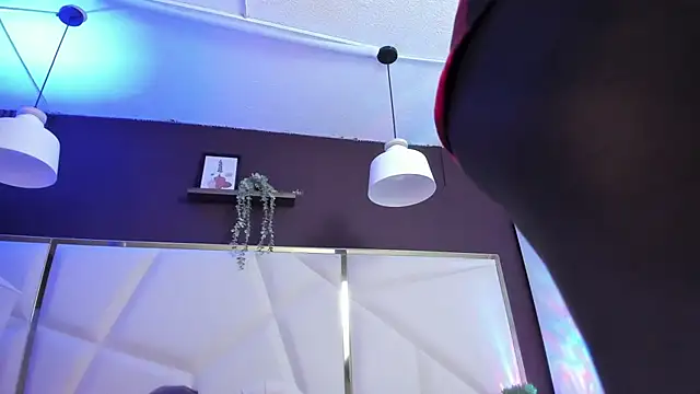 Inndrahot online show from 01-13-26, 03:21