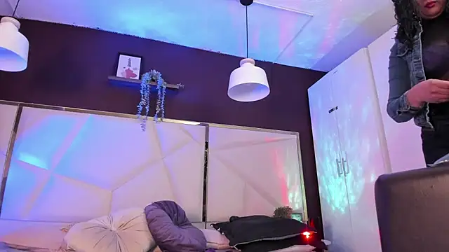 Inndrahot online show from 01-16-26, 03:43