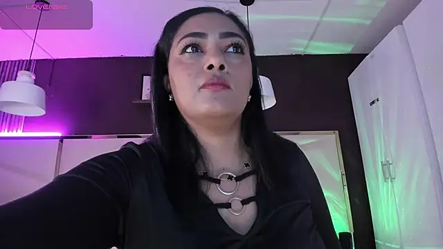 Inndrahot online show from 11-17-25, 04:27