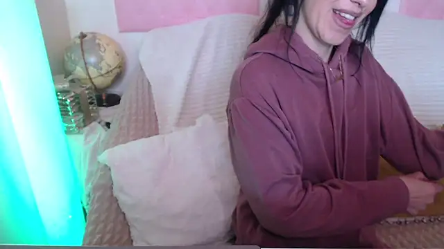 Snapshot of -carla- chatting on 04-13-26, 03:49 -carla- online show from 04-13-26, 03:49