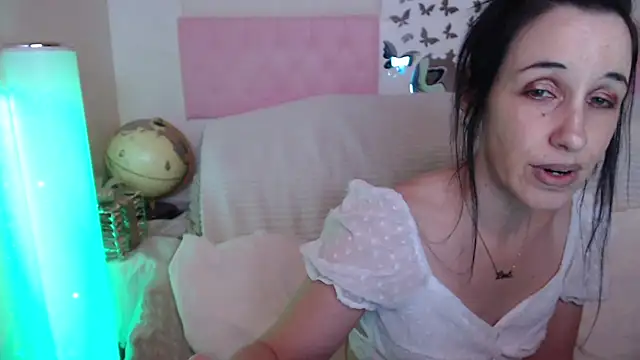 Snapshot of -carla- chatting on 02-18-26, 04:14 -carla- online show from 02-18-26, 04:14