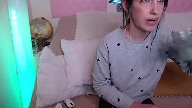 -carla- online show from 10-31-25, 06:21