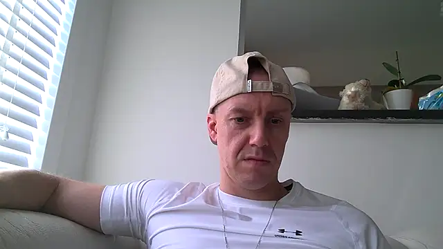 Snapshot of ploki2180 chatting on 10-26-25, 12:38 ploki2180 online show from 10-26-25, 12:38