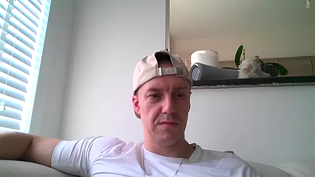 Snapshot of ploki2180 chatting on 11-09-25, 02:21 ploki2180 online show from 11-09-25, 02:21