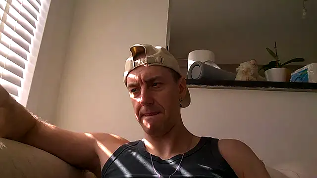 Snapshot of ploki2180 chatting on 10-12-25, 11:44 ploki2180 online show from 10-12-25, 11:44