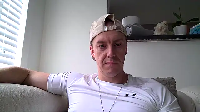 Snapshot of ploki2180 chatting on 10-19-25, 08:50 ploki2180 online show from 10-19-25, 08:50