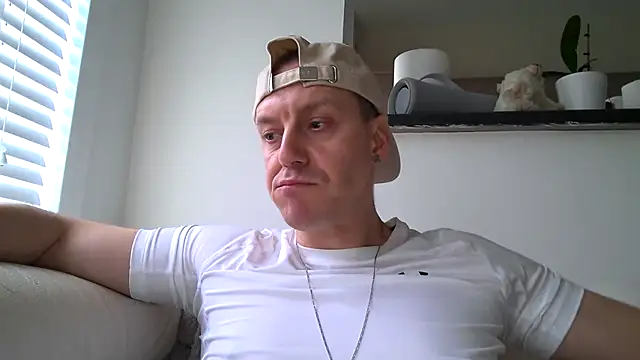 Snapshot of ploki2180 chatting on 11-02-25, 02:55 ploki2180 online show from 11-02-25, 02:55