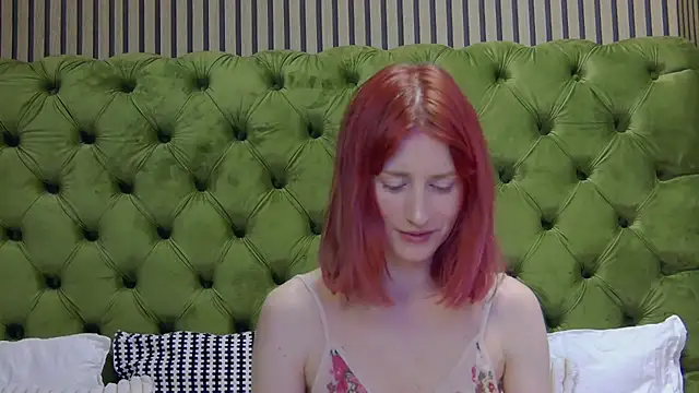 Snapshot of SiennaShapiro chatting on 06-30-26, 12:05 SiennaShapiro online show from 06-30-26, 12:05