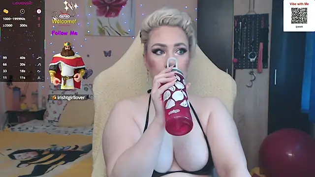 Snapshot of MissLexyGold chatting on 10-05-25, 12:18 MissLexyGold online show from 10-05-25, 12:18