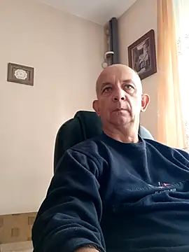 Snapshot of bigcock_marusz chatting on 09-29-25, 10:33 bigcock marusz online show from 09-29-25, 10:33