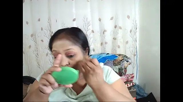 Snapshot of Indiantasha chatting on 10-15-25, 04:15 Indiantasha online show from 10-15-25, 04:15
