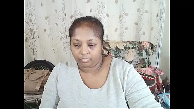 Snapshot of Indiantasha chatting on 06-25-26, 04:23 Indiantasha online show from 06-25-26, 04:23
