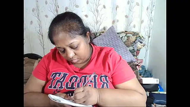 Snapshot of Indiantasha chatting on 10-16-25, 04:15 Indiantasha online show from 10-16-25, 04:15