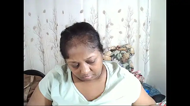 Snapshot of Indiantasha chatting on 10-06-25, 04:08 Indiantasha online show from 10-06-25, 04:08