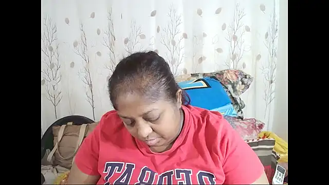 Snapshot of Indiantasha chatting on 09-29-25, 04:01 Indiantasha online show from 09-29-25, 04:01