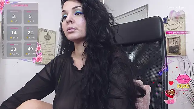 Snapshot of LexyRene chatting on 10-19-25, 06:21 LexyRene online show from 10-19-25, 06:21
