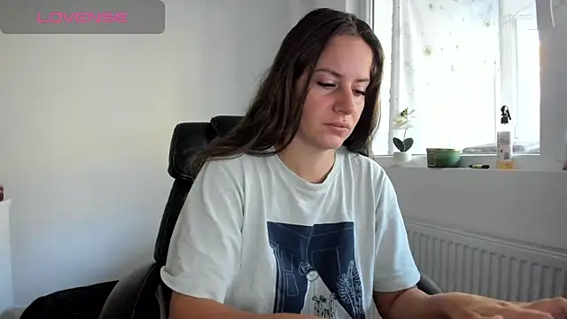 Snapshot of DiamondKay chatting on 10-17-25, 06:17 DiamondKay online show from 10-17-25, 06:17