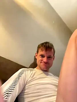 Snapshot of londonfuckwhore chatting on 10-27-25, 04:13 londonfuckwhore online show from 10-27-25, 04:13
