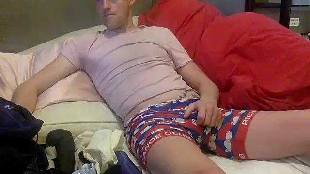 Snapshot of londonfuckwhore chatting on 10-14-25, 03:18 londonfuckwhore online show from 10-14-25, 03:18