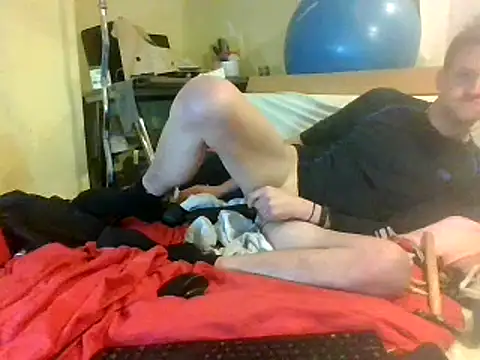 Snapshot of londonfuckwhore chatting on 01-03-25, 11:12 londonfuckwhore online show from 01-03-25, 11:12