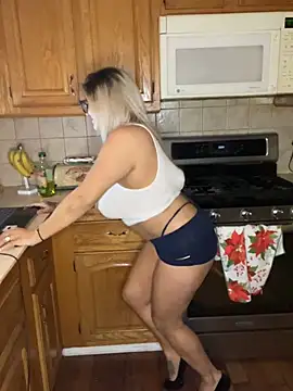 LittleMissEeve online show from 01-13-26, 04:05