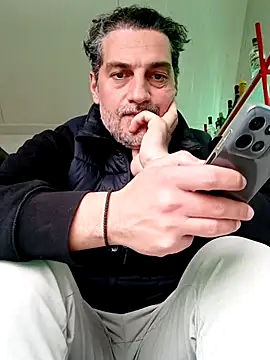 Snapshot of Arges20 chatting on 02-08-26, 11:19 Arges20 online show from 02-08-26, 11:19