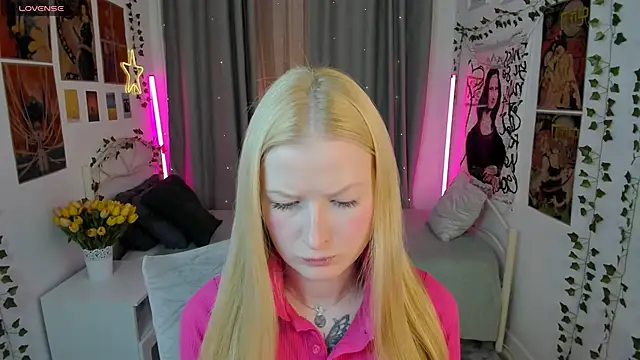 Laly Peach online show from 10-18-25, 03:58