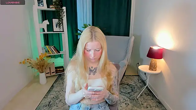 Laly Peach online show from 04-30-26, 11:28