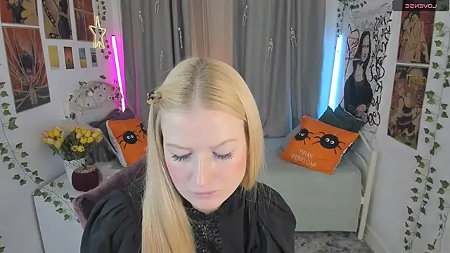 Laly Peach online show from 10-28-25, 12:15