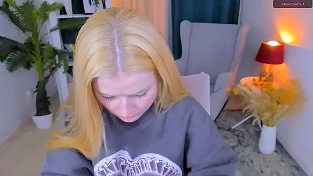 Laly Peach online show from 03-19-26, 11:54