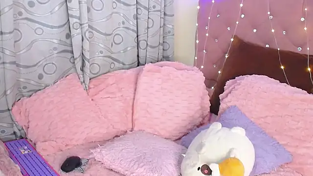 Snapshot of camy_doll chatting on 02-08-26, 12:19 camy doll online show from 02-08-26, 12:19