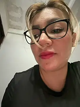 Snapshot of DIANITA_1988 chatting on 07-15-26, 06:04 DIANITA 1988 online show from 07-15-26, 06:04